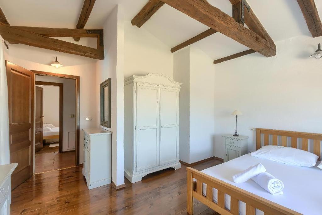 Villa Olivetta - Istrische Villa mit Meerblick nahe Porec Barat  Esterno foto